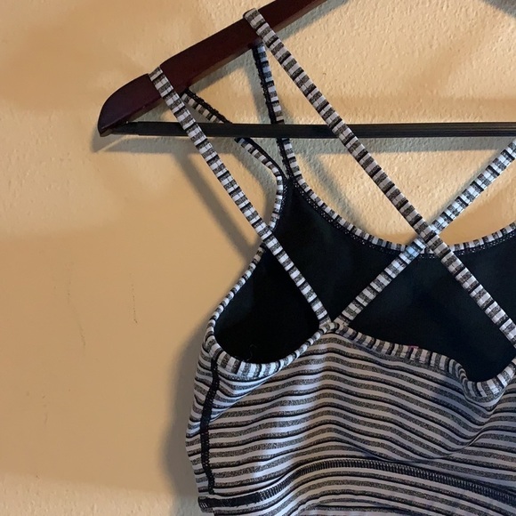 NWOT Monochrome Tiramisu Sports Bra Medium Striped Cross Back Stretchy Strappy - Picture 10 of 11